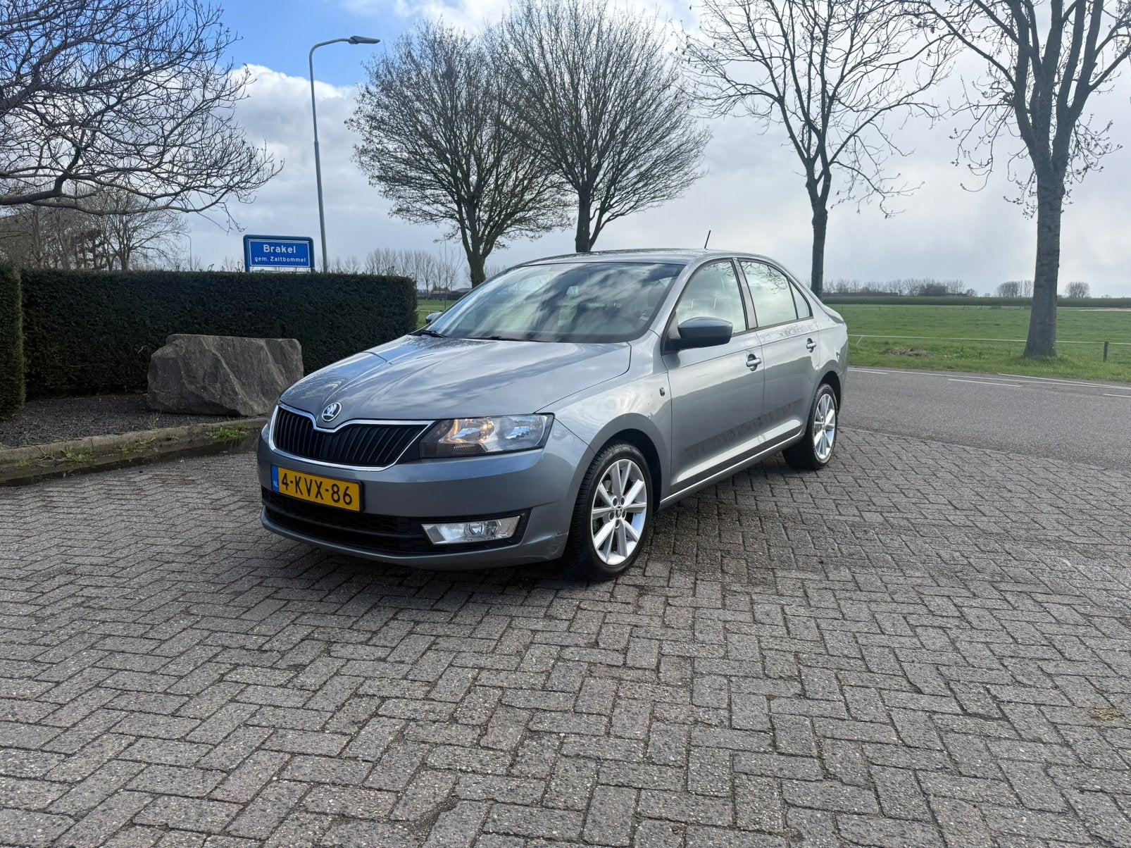 Skoda Rapid 1.2 TSI 63KW 2013 Grijs, Auto's, Skoda, Voorwielaandrijving, Stof, Zwart, 4 cilinders