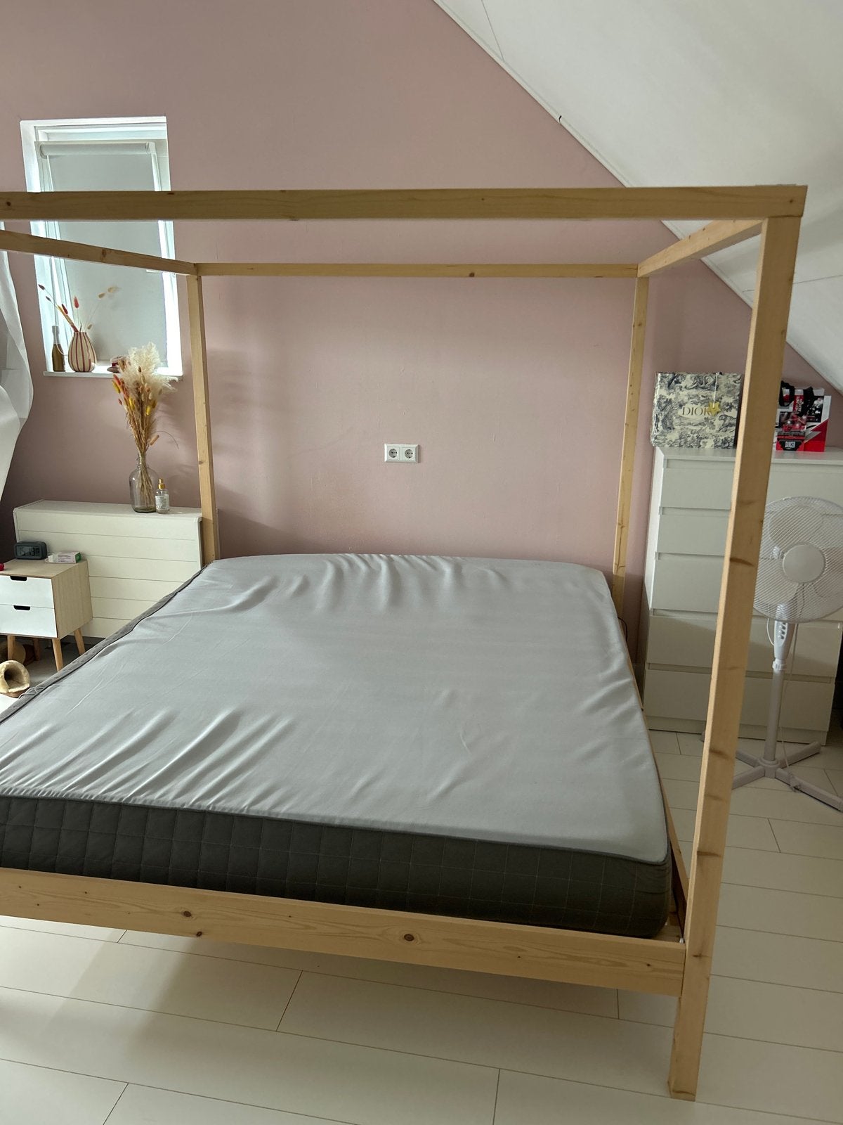 Zelfgemaakt hemelbed met lattenbodem (187x207 cm), Ophalen, Gebruikt, Overige kleuren, Tweepersoons