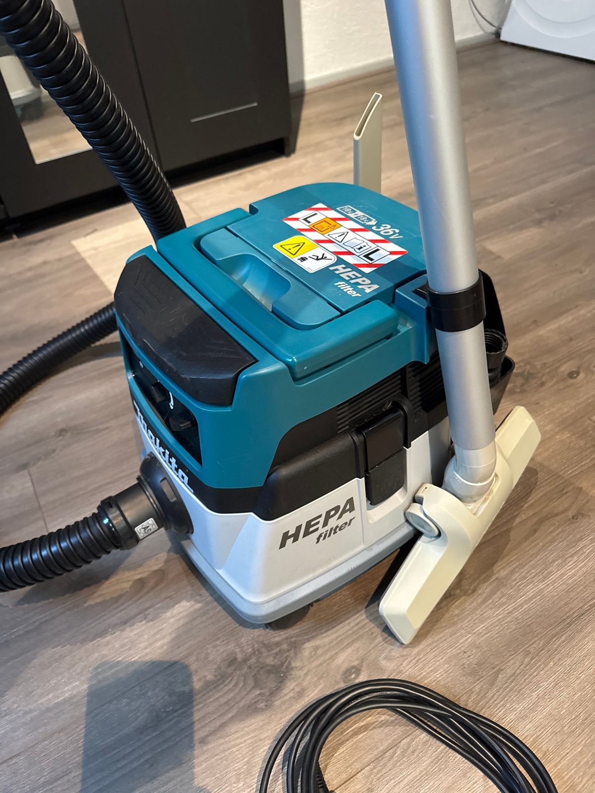 Makita DVC861LZ Accu Stofzuiger 36V (2x18V) L-klasse HEPA, Ophalen, Draadloos, Zo goed als nieuw, Industriële stofzuiger