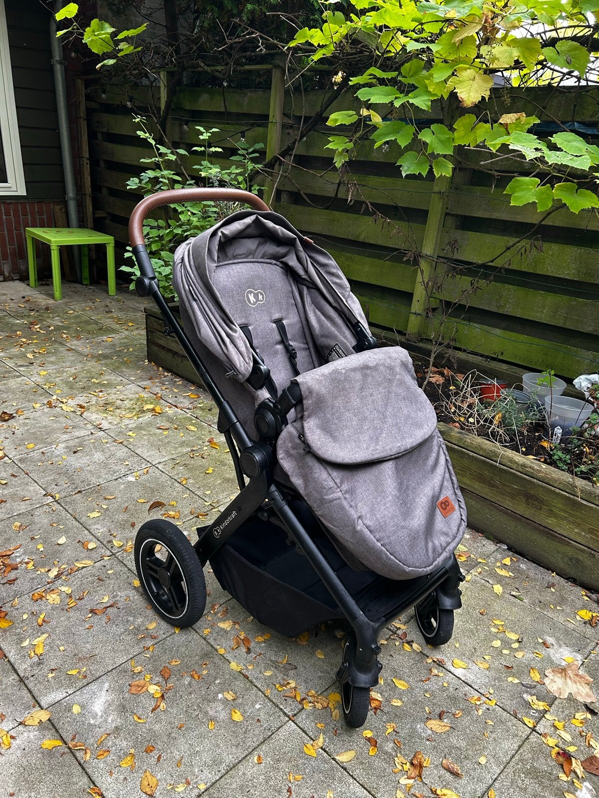 Kinderkraft kinderwagen met kapot voorwiel, Kinderen en Baby's, Ophalen, Gebruikt, Kinderwagen, Met autostoeltje
