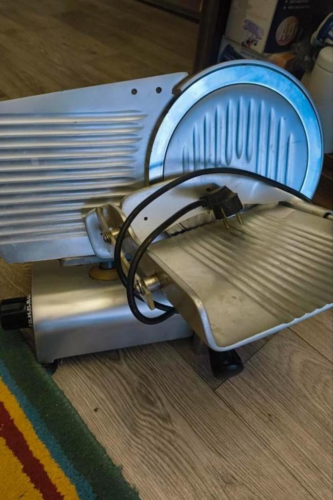 Snijmachine, Witgoed en Apparatuur, Minder dan 1 liter, Ophalen of Verzenden, 3 snelheden of meer