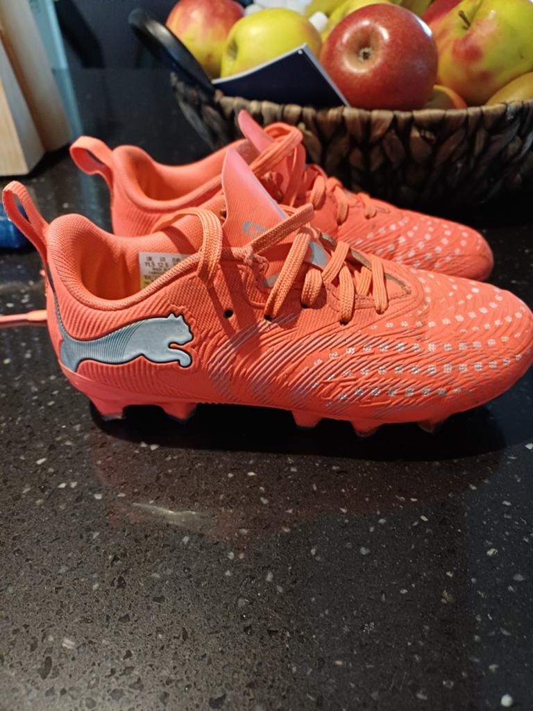 Voetbalschoenen Puma maat 30, Maat XS of kleiner, Ophalen of Verzenden, Zo goed als nieuw, Schoenen