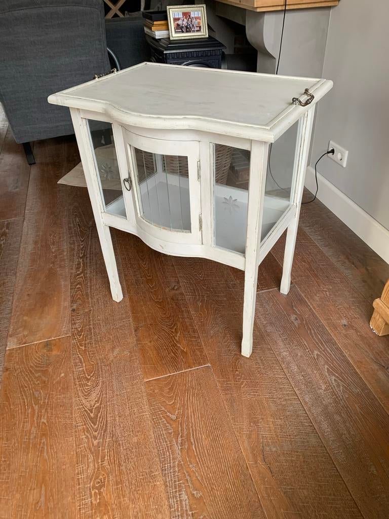 Vintage licht grijs theekastje met glazen deurtje, Gebruikt, 55 tot 75 cm, Overige vormen, Hout