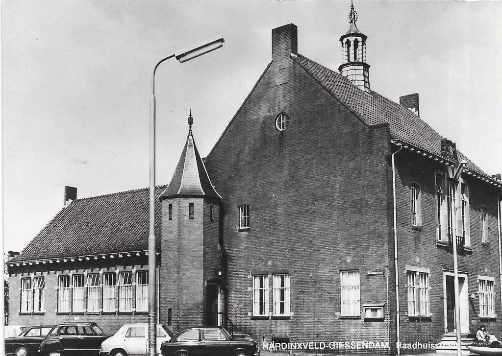 AK Hardinxveld-Giessendam - Raadhuisstraat, Verzamelen, Ansichtkaarten | Nederland, Verzenden, 1960 tot 1980, Ongelopen, Zuid-Holland