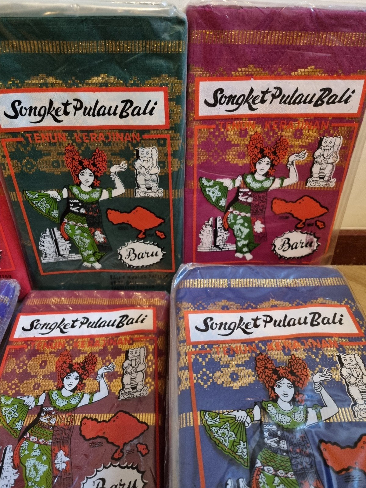 Sonket pulau bali sarong uit indonesie eiland bali, Maat 46/48 (XL) of groter, Nieuw, Ophalen of Verzenden, Rood