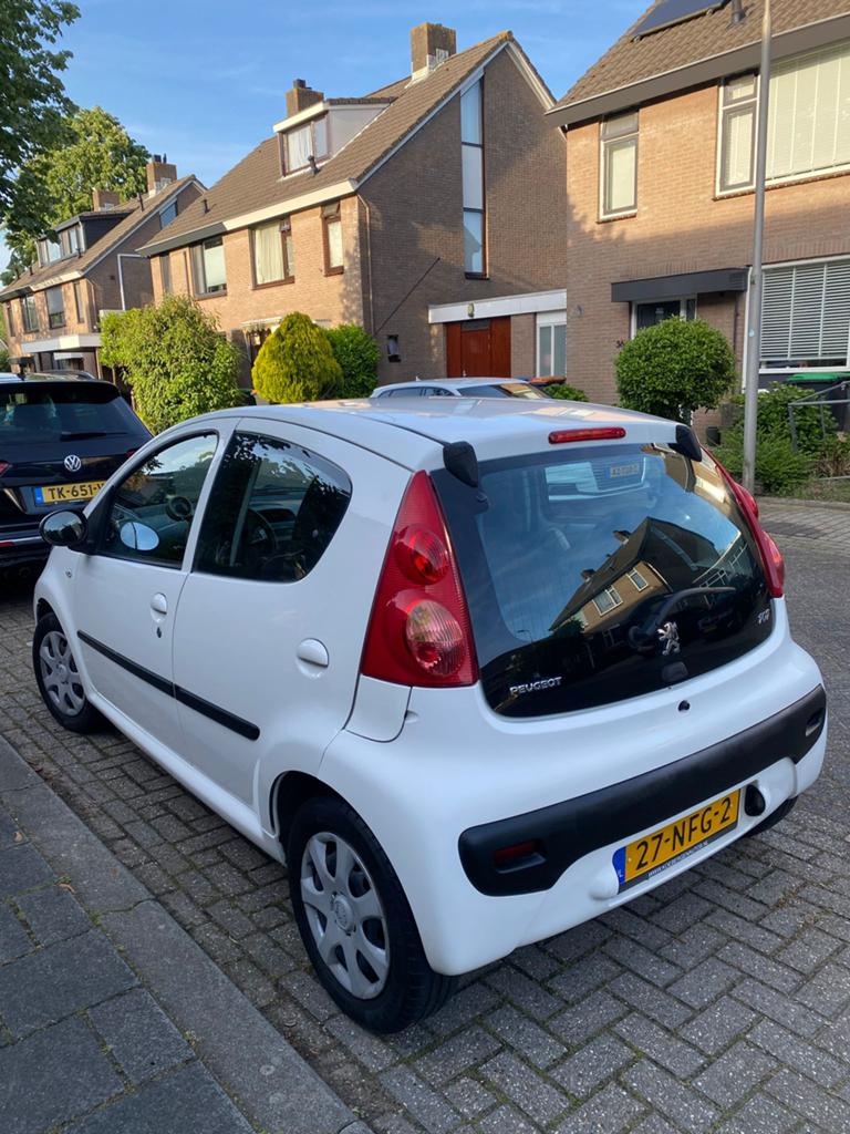 Peugeot 107 1.0 12V 5DR 2010 Wit, Auto's, Peugeot, Particulier, Airbags, Airconditioning, Centrale vergrendeling, Elektrische ramen