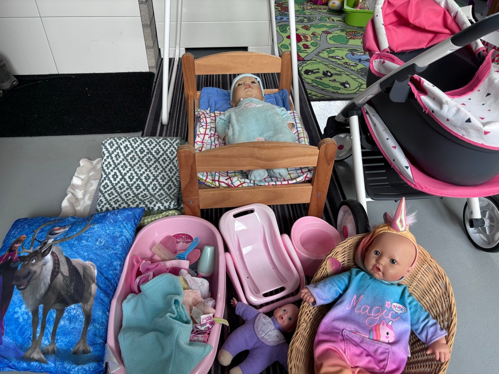 Grote set poppen, babyborn met accessoires en kinderwagen, Ophalen, Gebruikt, Babypop