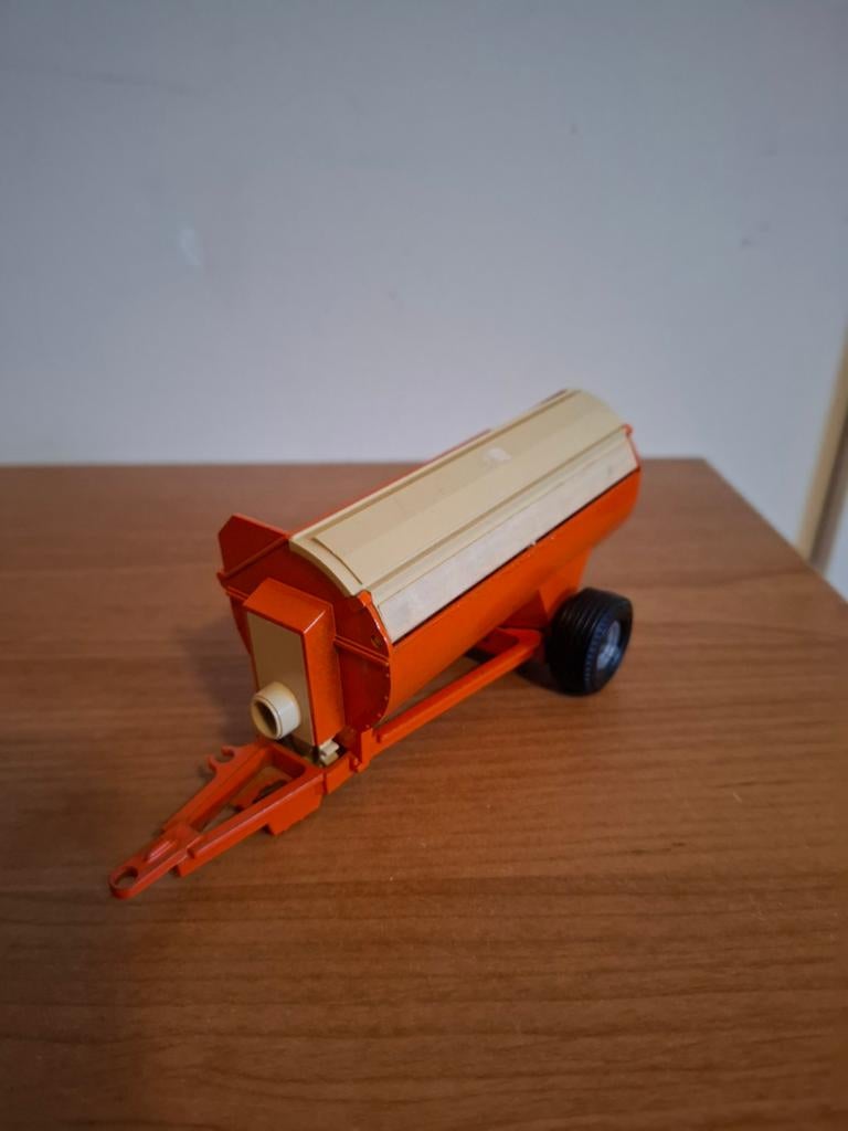 Britains Howard mestverspreider, Hobby en Vrije tijd, Modelauto's | 1:32, Ophalen of Verzenden, Gebruikt, Tractor of Landbouw