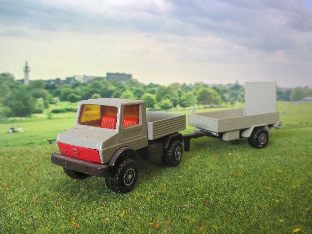 1/50 Mercedes Benz Unimog U1500 met veewagen i.z.g.st., Ophalen of Verzenden, Gebruikt, Bus of Vrachtwagen, Matchbox