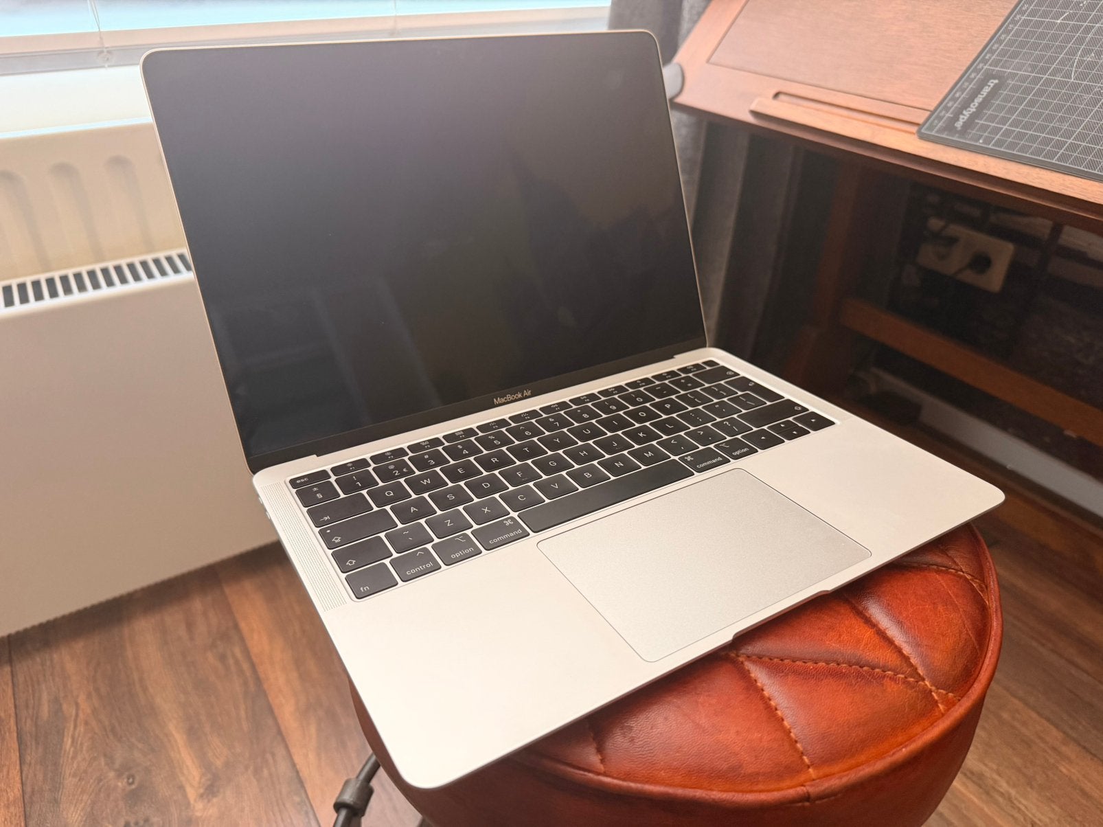 MACBOOK AIR.