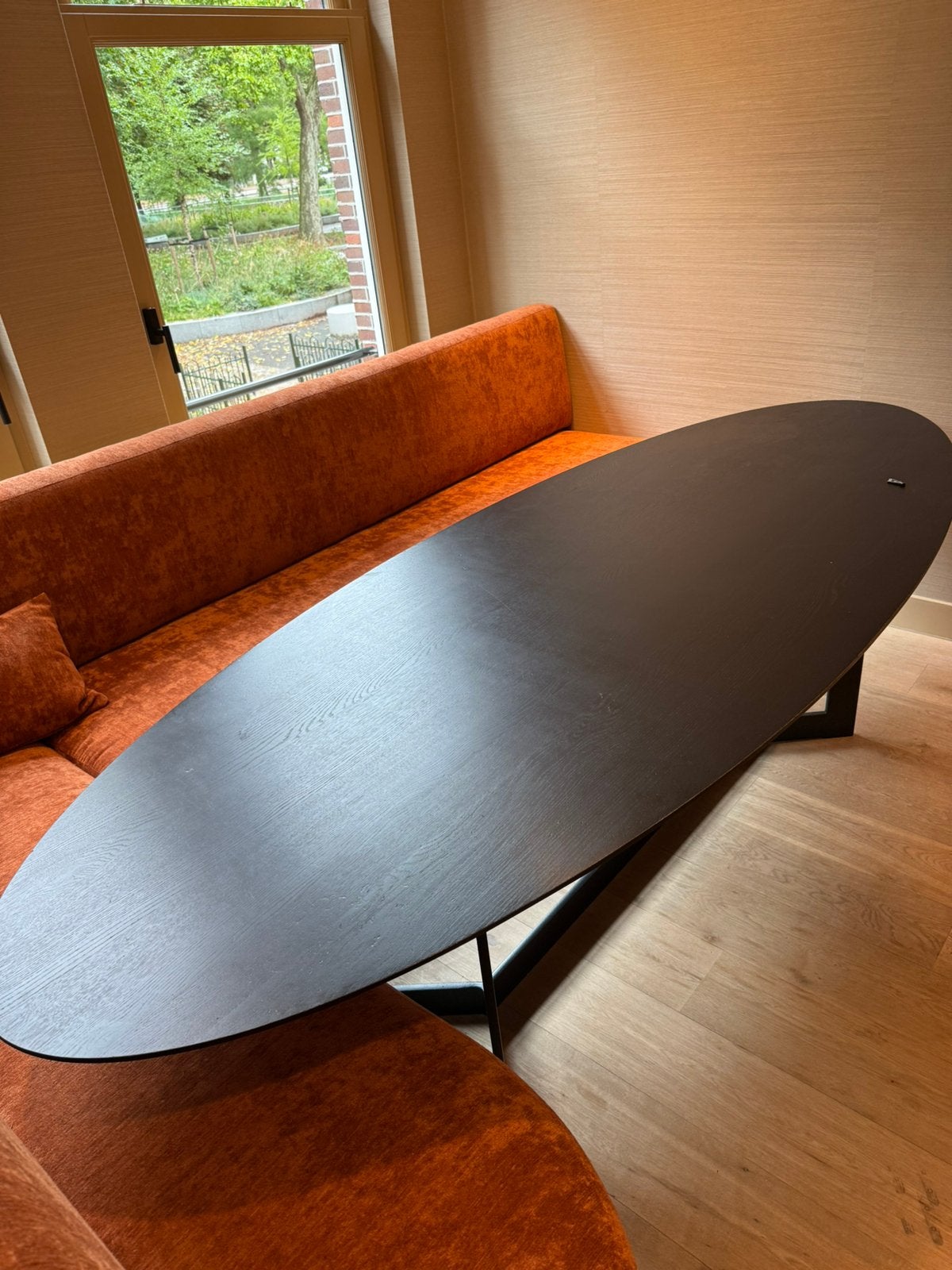 Ovale Eettafel zwart met (giet)ijzeren onderstel zwart, Huis en Inrichting, Tafels | Eettafels, Ophalen, 200 cm of meer, 50 tot 100 cm