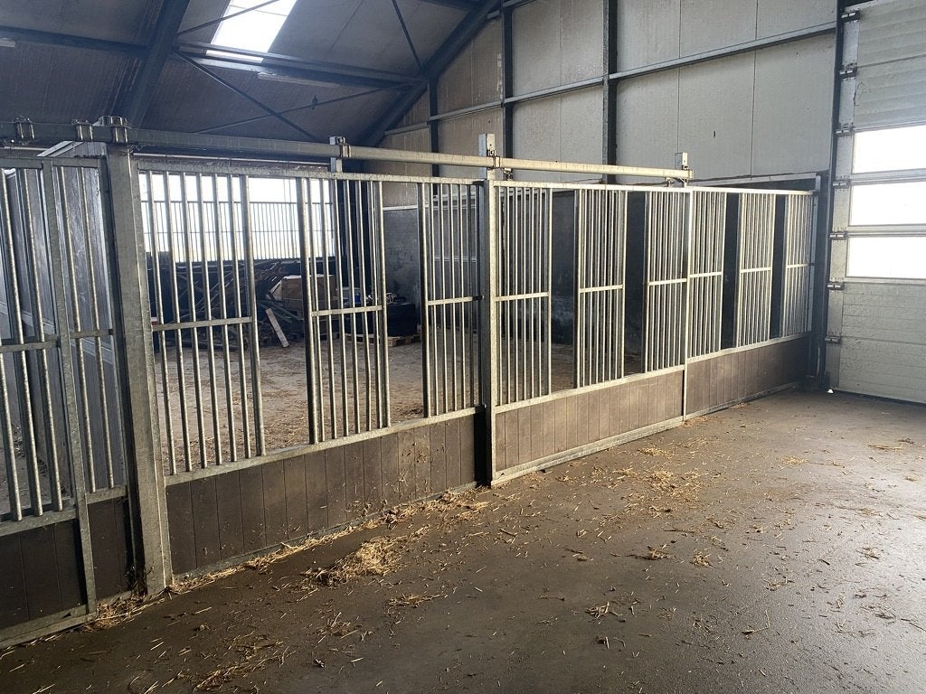 Paardenboxen voerwanden