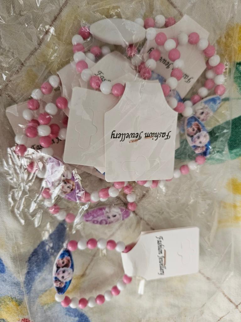 Kinderarmbandjes met Frozen-figuren - Roze & Wit, Sieraden, Tassen en Uiterlijk, Kindersieraden, Ophalen of Verzenden, Nieuw, Roze