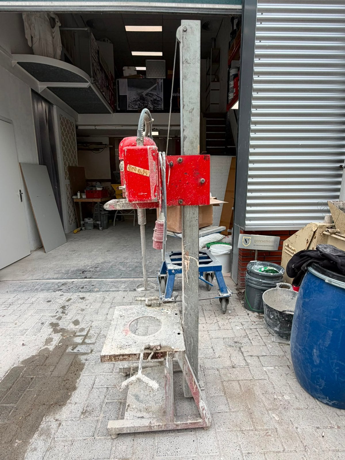 Kolom mixer menger, Ophalen