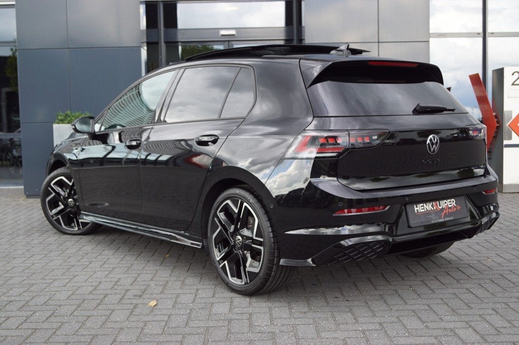 Volkswagen GOLF R-line 1.5 eTSI 150pk DSG facelift Black sty, Auto's, Volkswagen, Automaat, 4 cilinders, Zwart, Bedrijf