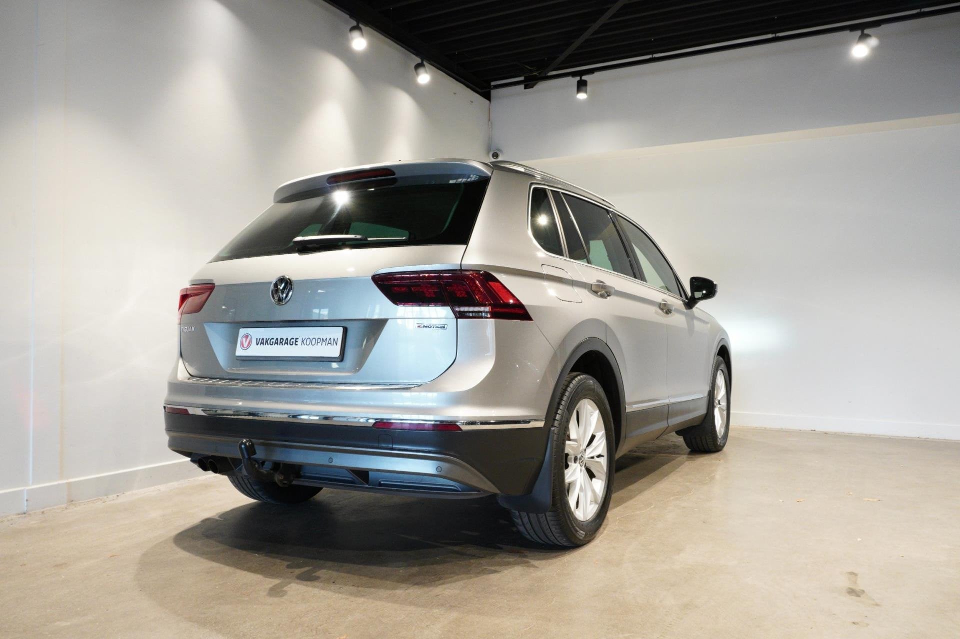 Volkswagen Tiguan 1.4 TSI 4Motion Highline Trekhaak|ACC|Virt, Auto's, Automaat, Automatische klimaatregeling, Gebruikt, 4 cilinders