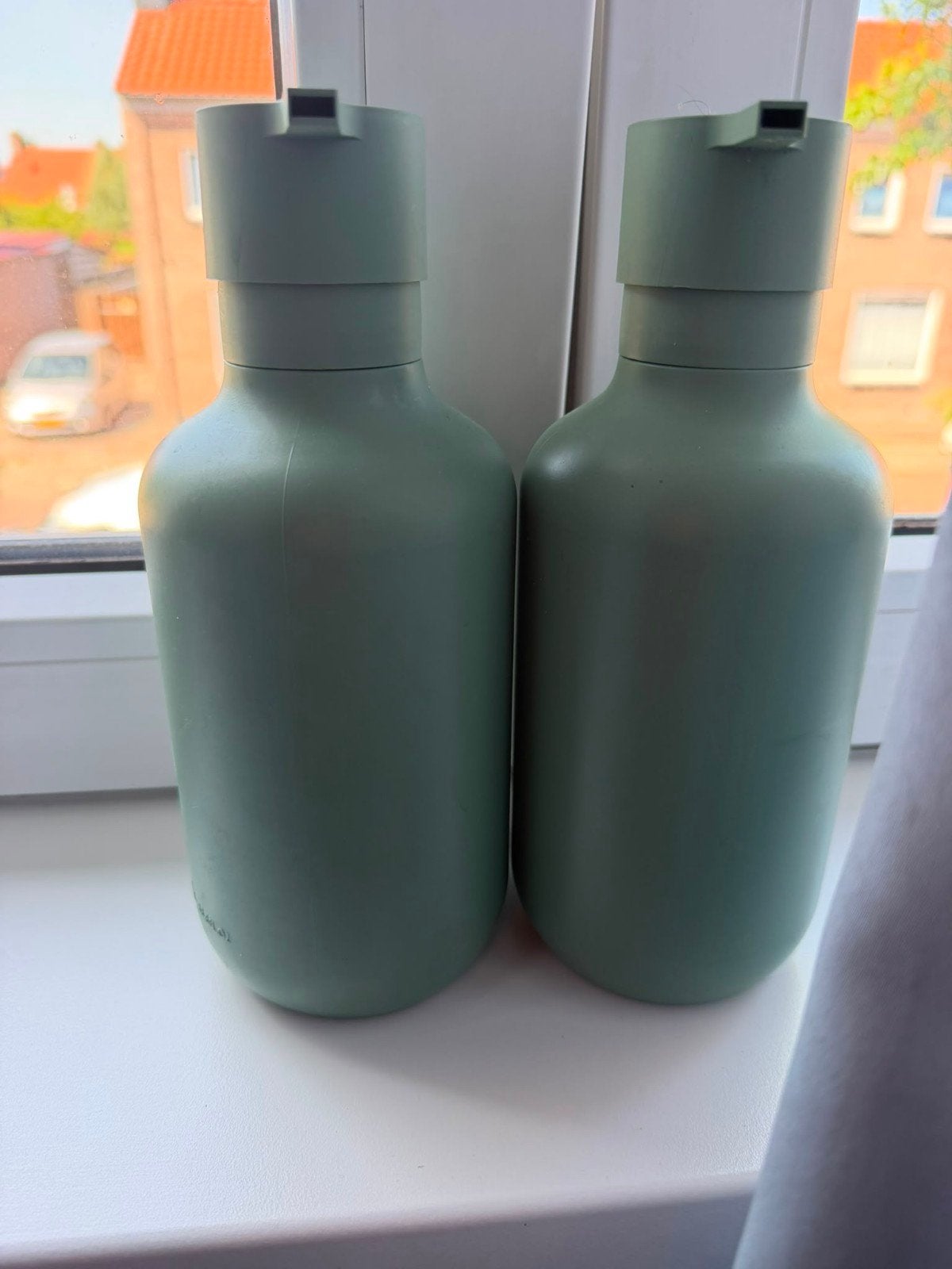 Set van 2 navulbare flessen - groen, Ophalen of Verzenden, Zo goed als nieuw