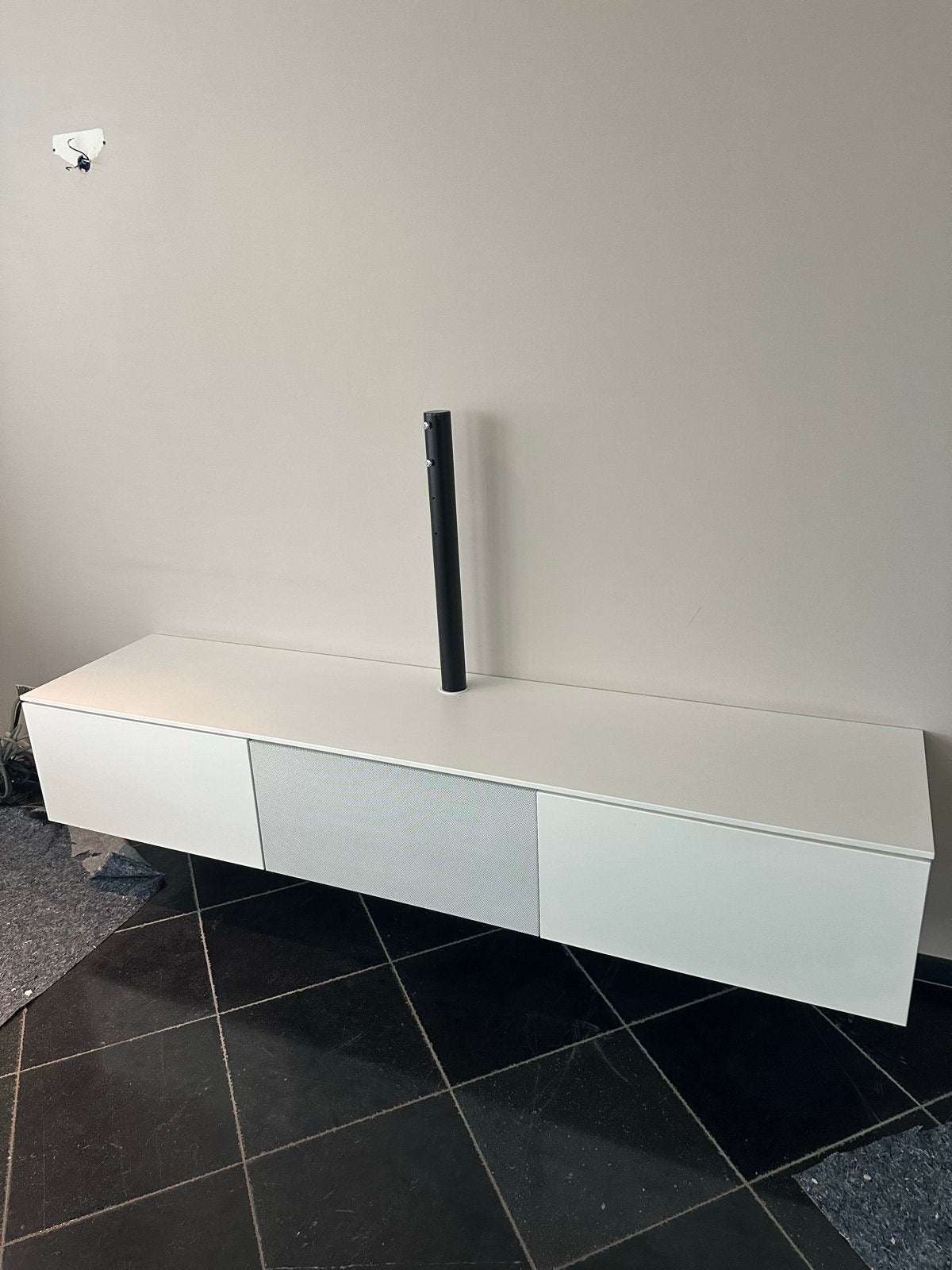 Witte zwevende tv-kast met ophangsysteem, Huis en Inrichting, Kasten | Televisiemeubels, Ophalen, Overige materialen, 150 tot 200 cm