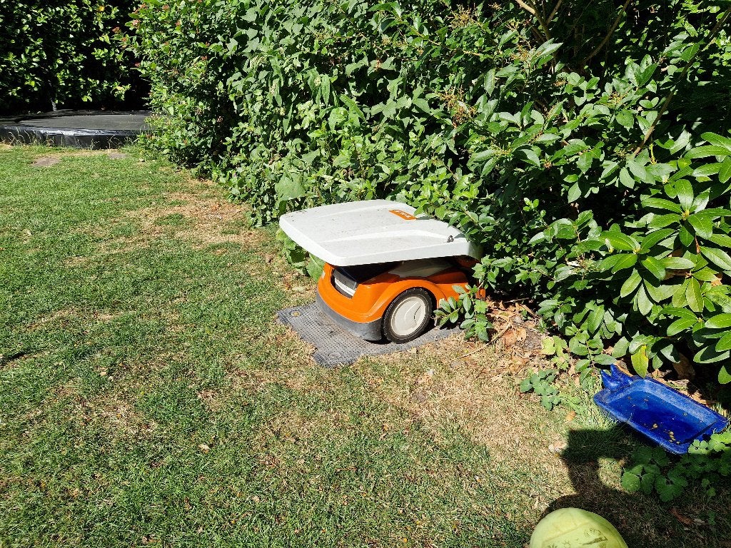 Stihl robotmaaier iMOW RMI 422 in nette staat, Ophalen, Stihl, Gebruikt, Met regensensor