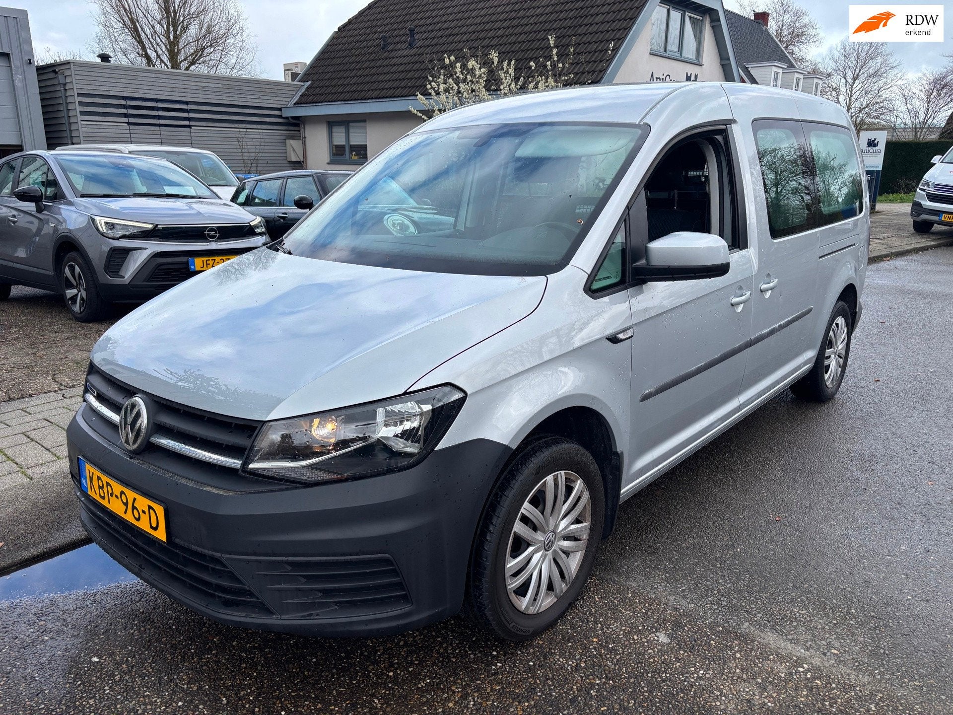 Volkswagen Caddy Maxi 1.4 TGI 110PK Trendline 7 persoons, Voorwielaandrijving, 1693 kg, Gebruikt, Zwart