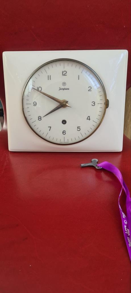 Junghans klok met sleutel, Verzenden
