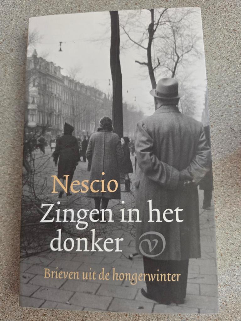 Nescio - Zingen in het donker, Boeken, Ophalen of Verzenden, Zo goed als nieuw, Nescio