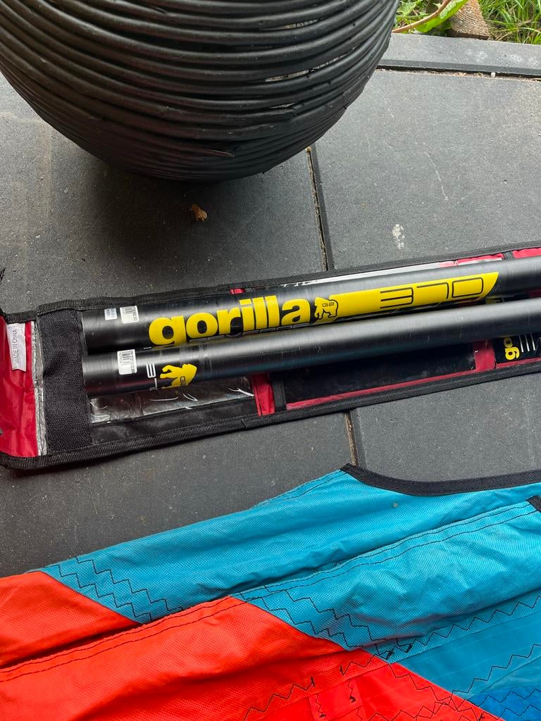 SERVERNE GORRILA RDM MAST 370cm ,3 keer gebruikt, Watersport en Boten, Windsurfen, Ophalen, Zo goed als nieuw, Mast, Met draagtas