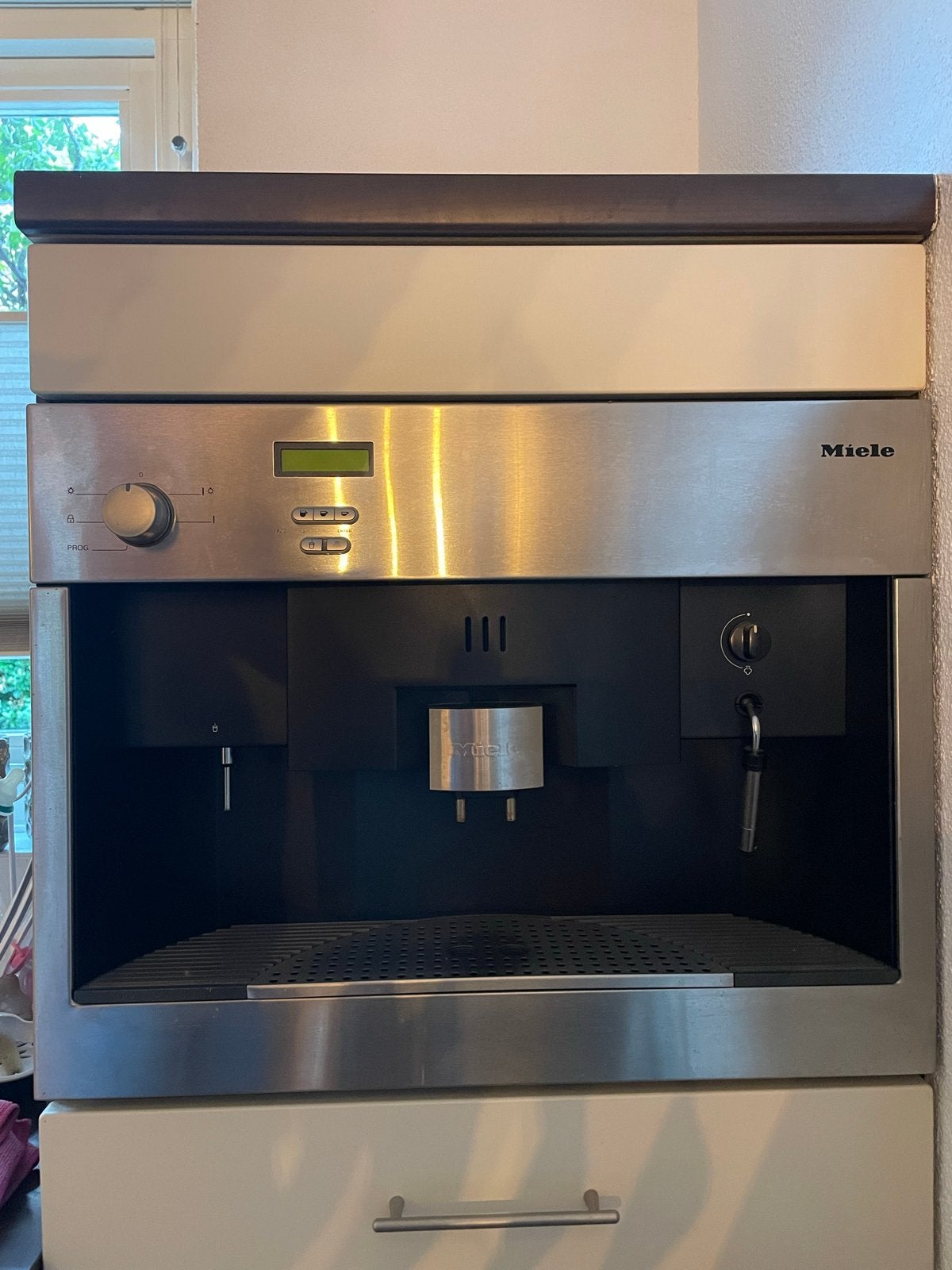 Miele inbouw koffiemachine met bonenreservoir en stoompijpje, Witgoed en Apparatuur, 10 kopjes of meer, Koffiemachine, Koffiebonen