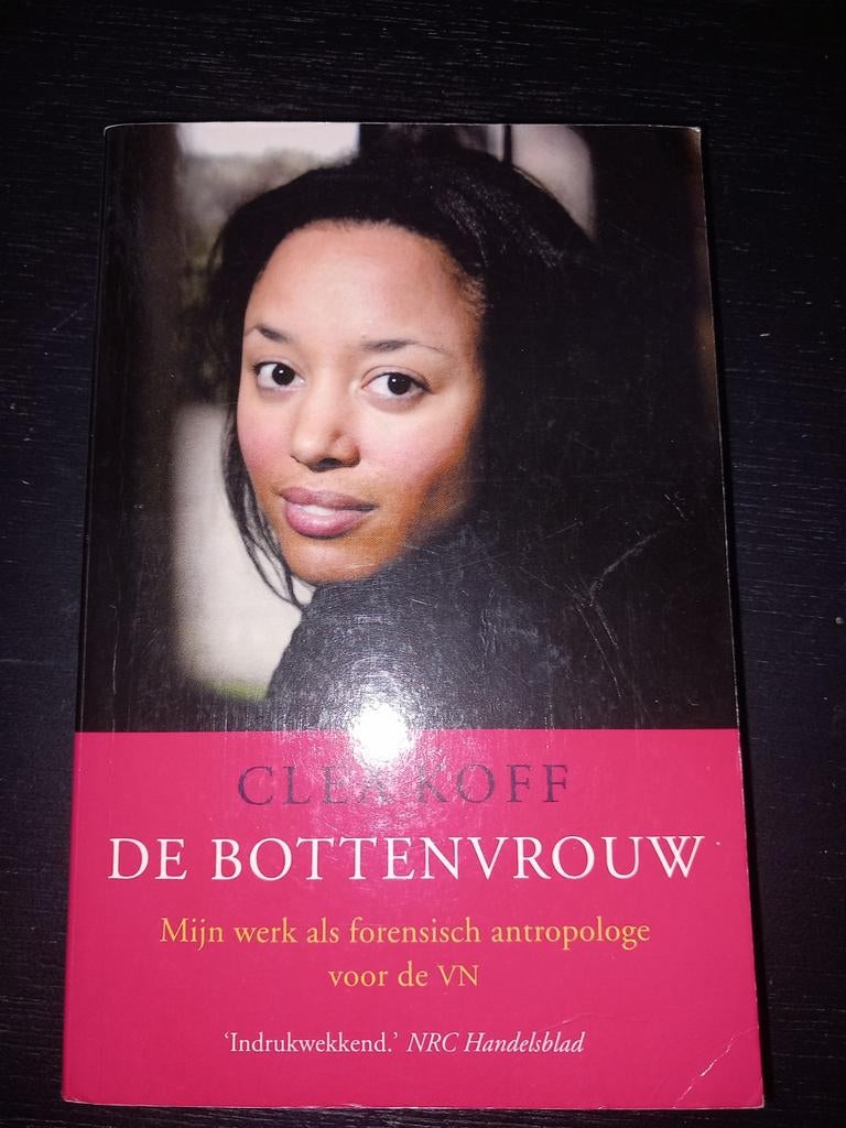 De Bottenvrouw - Clea Koff (forensisch antropologe VN), Ophalen of Verzenden, Zo goed als nieuw, Clea Koff, Wetenschap