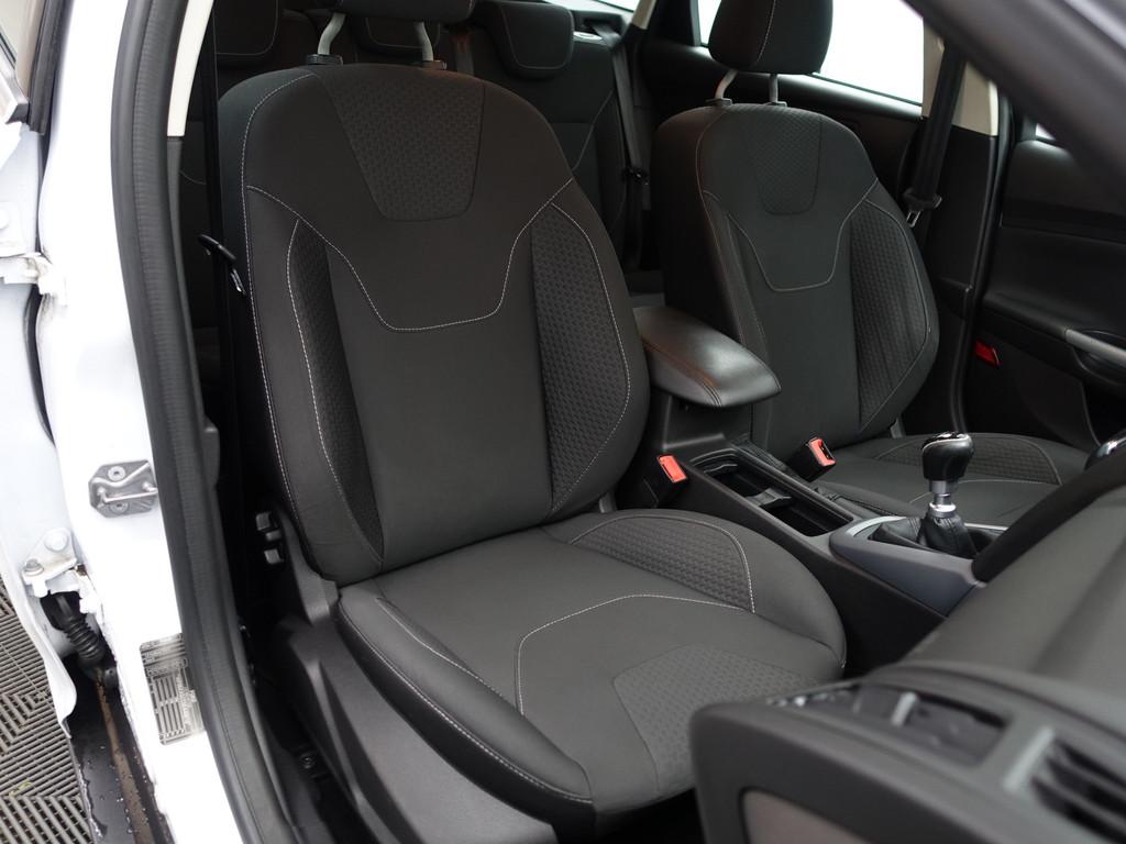 Ford FOCUS Wagon 1.0 Titanium Edition- 127dkm, Stoelverwarmi, Auto's, Stof, Gebruikt, Met garantie (alle), Wit