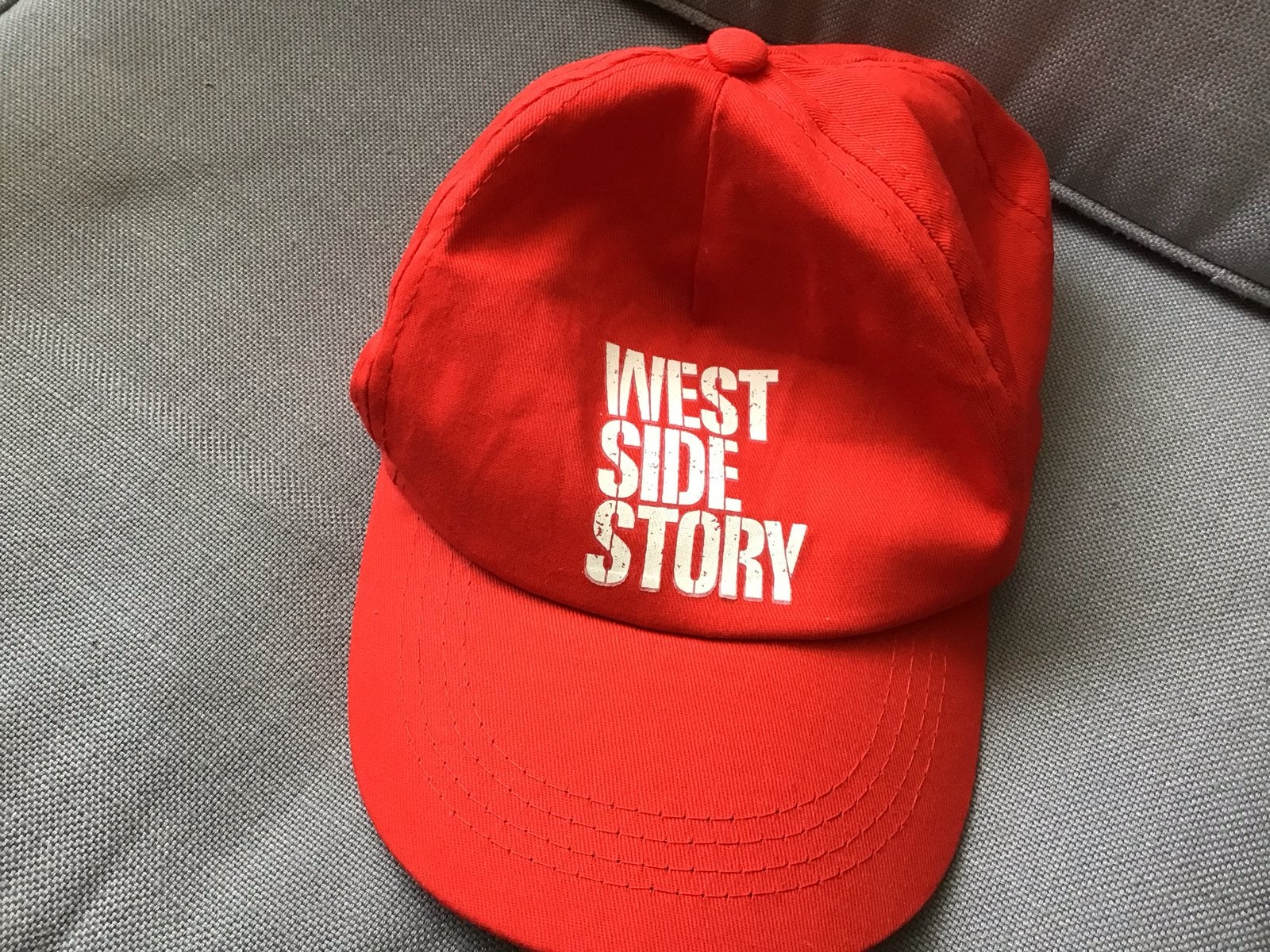 West Side Story pet - Rood - One size fits all, nieuw, Ophalen of Verzenden, Nieuw, One size fits all, Pet