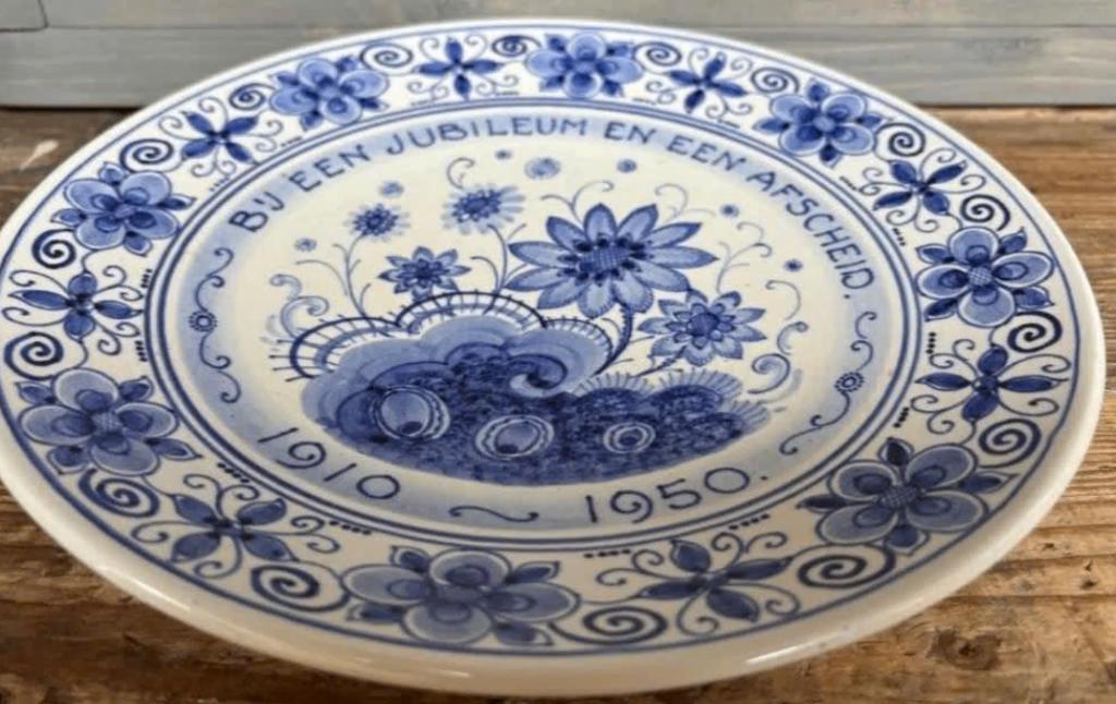 Delfts Blauw Bord Aurora Dokkum- handbeschilderd- 1950 -, Ophalen of Verzenden