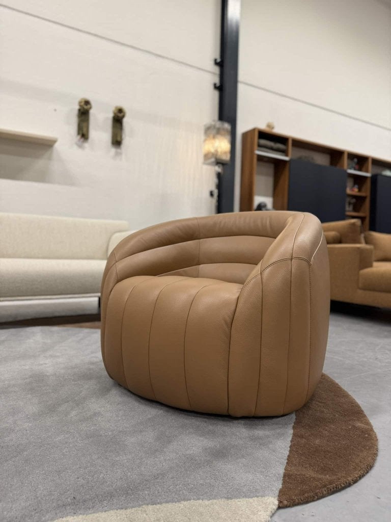 Nieuw Pode Balini Draaifauteuil bruin leer Design Stoel, Huis en Inrichting, Leolux, Info@leolux.nl, Nieuw, Ophalen of Verzenden