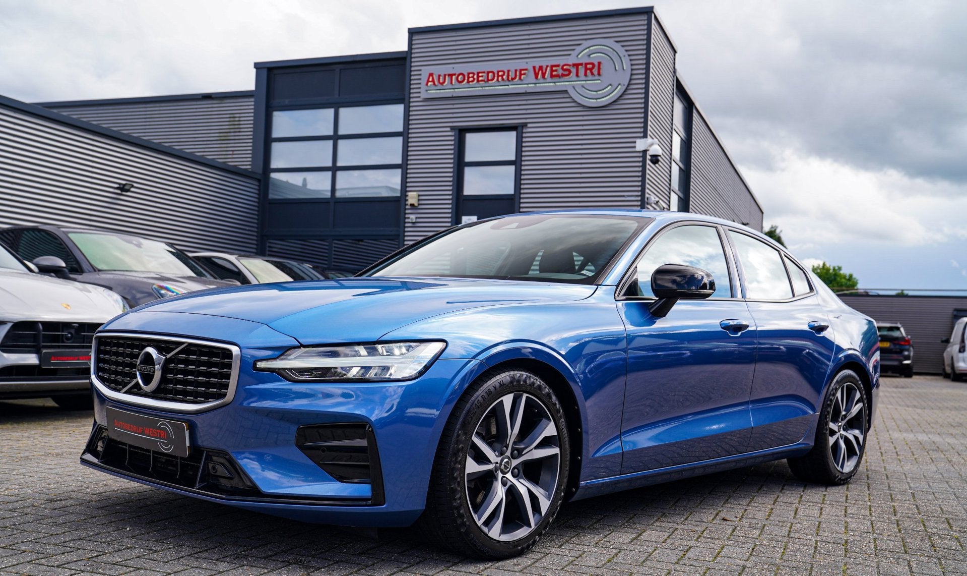 Volvo S60 2.0 T4 R-Design | Luxe R-design stoelen | Trekhaak, Auto's, Volvo, 15 km/l, 1969 cc, S60, Bedrijf