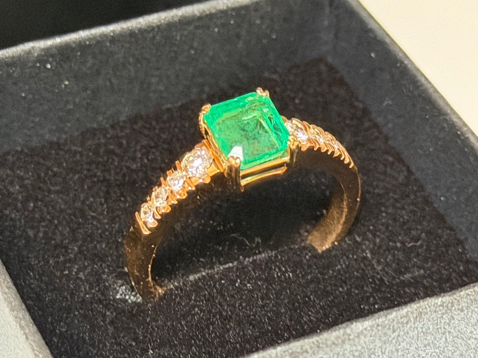 18K gouden ring met smaragd 2.75ct en natuurlijke diamanten!, 20 of groter, Ophalen of Verzenden, Zo goed als nieuw, Dame of Heer