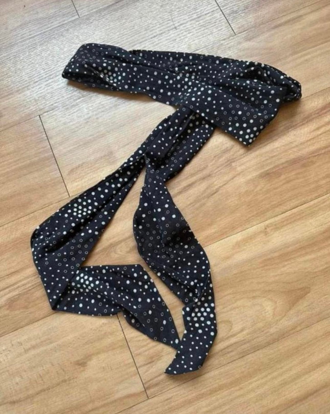Zwarte sjaal met witte stippen / patroon - polkadot, Ophalen of Verzenden, Zo goed als nieuw