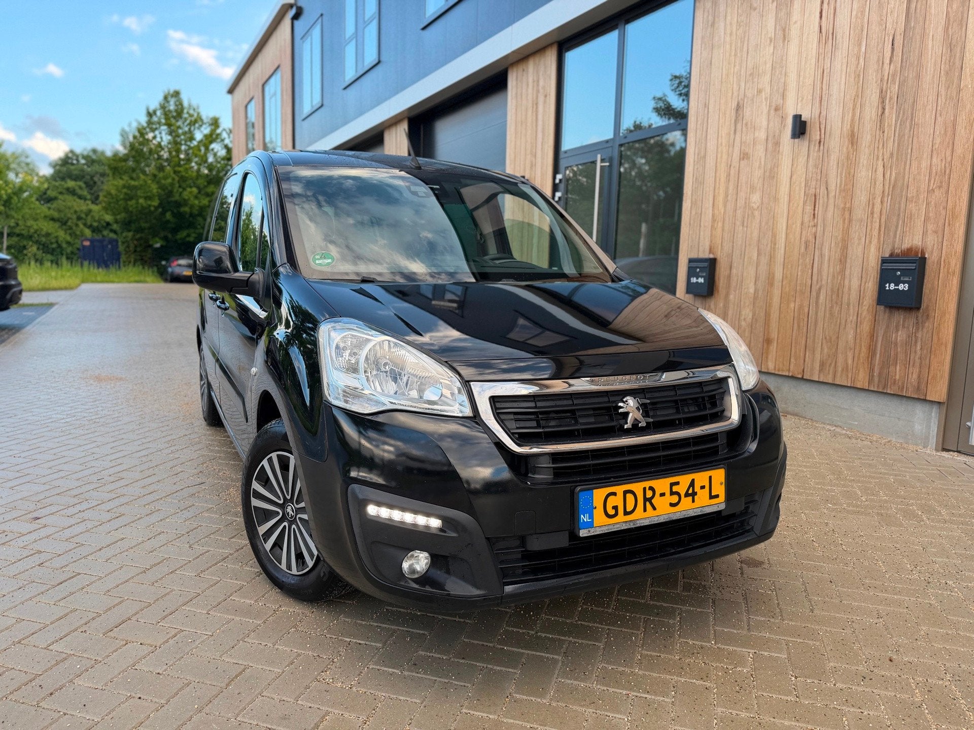 Peugeot Partner Tepee 1.6 BlueHDi Allure 100PK (bj 2018) 5P|, Auto's, Peugeot, Voorwielaandrijving, Stof, Gebruikt, Euro 6
