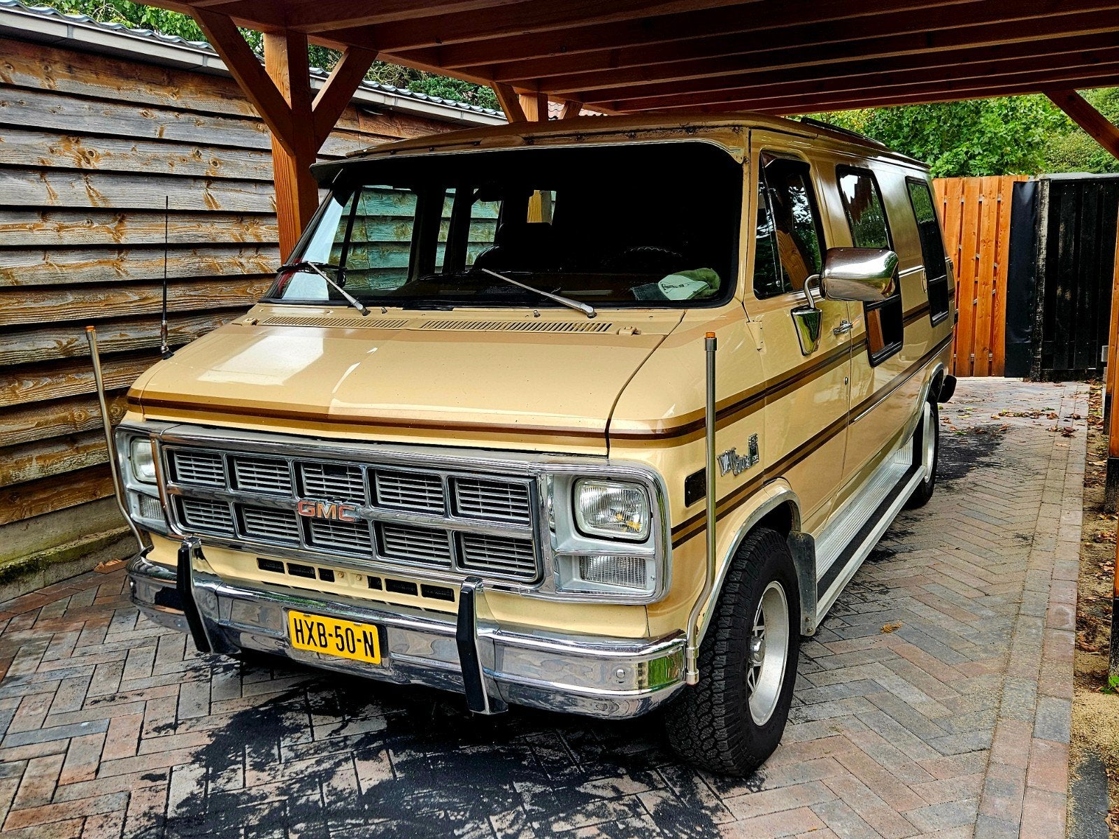 GMC Vandura / Chevy Van G20, 5000 cc, 156 pk, Bruin, 7 stoelen