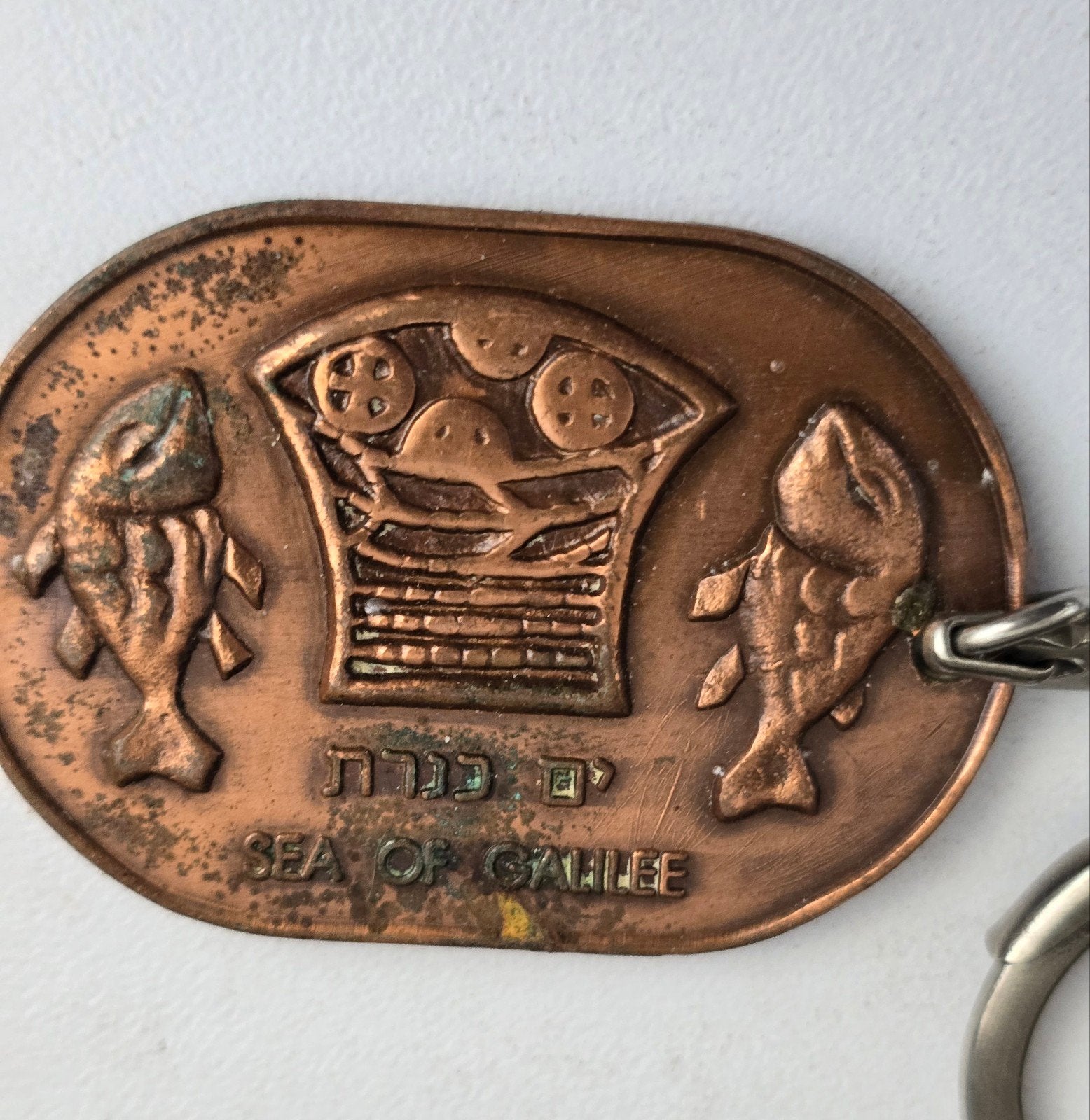 Vintage Sleutelhanger Meer van Galilea Israël Vissen Brood, Ophalen of Verzenden, Gebruikt, Stad of Land