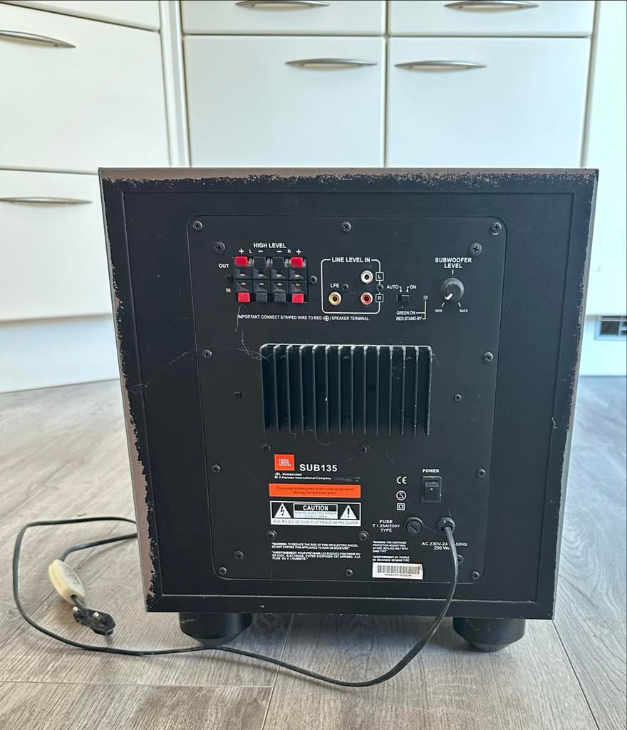 JBL SUB135 Subwoofer - Geverfd en met snoerschakelaar, Audio, Tv en Foto, Luidsprekers, Ophalen, Gebruikt, Minder dan 60 watt
