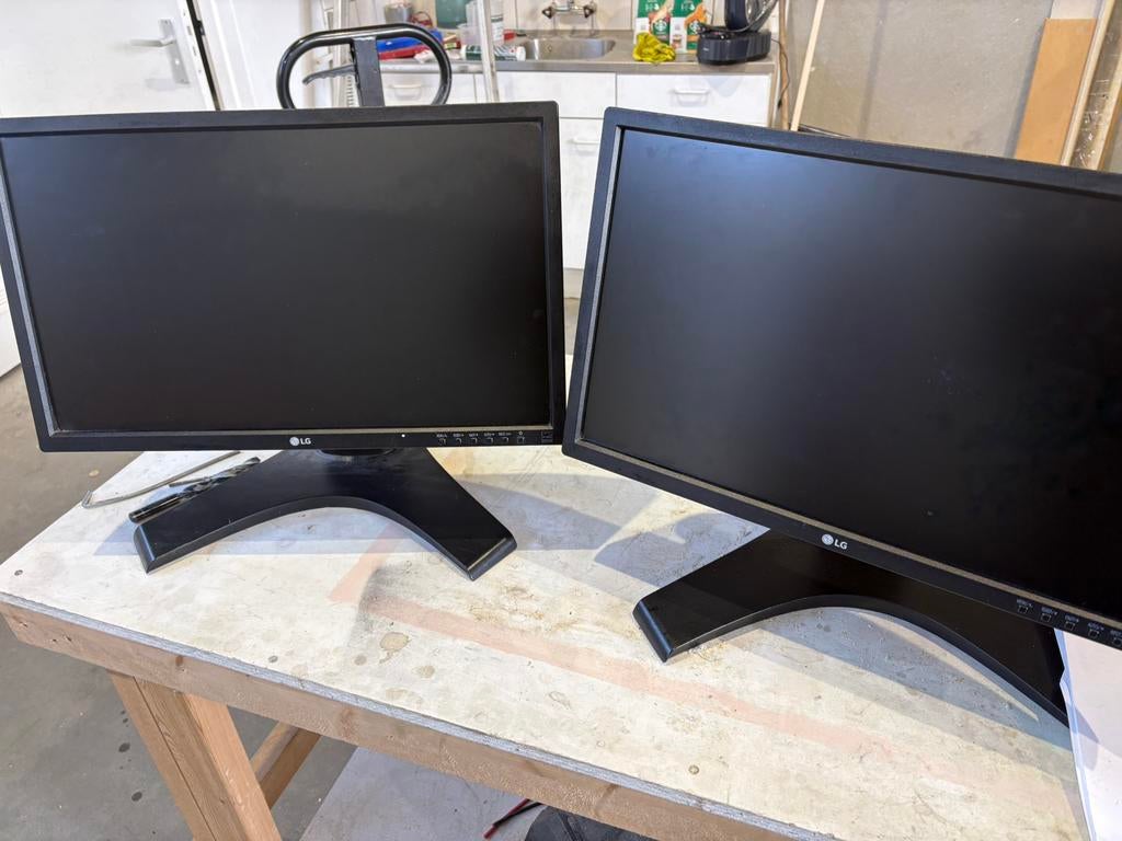 2x LG 22” Full HD monitor IPS LED, Computers en Software, Monitoren, Ophalen, Full HD, Zo goed als nieuw, LG