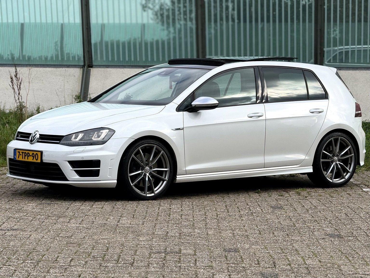 Volkswagen Golf R 4MOTION DSG 2014 | PANO | 300 PK | DEALER|, Automaat, Dealer onderhouden, 4 cilinders, 1984 cc