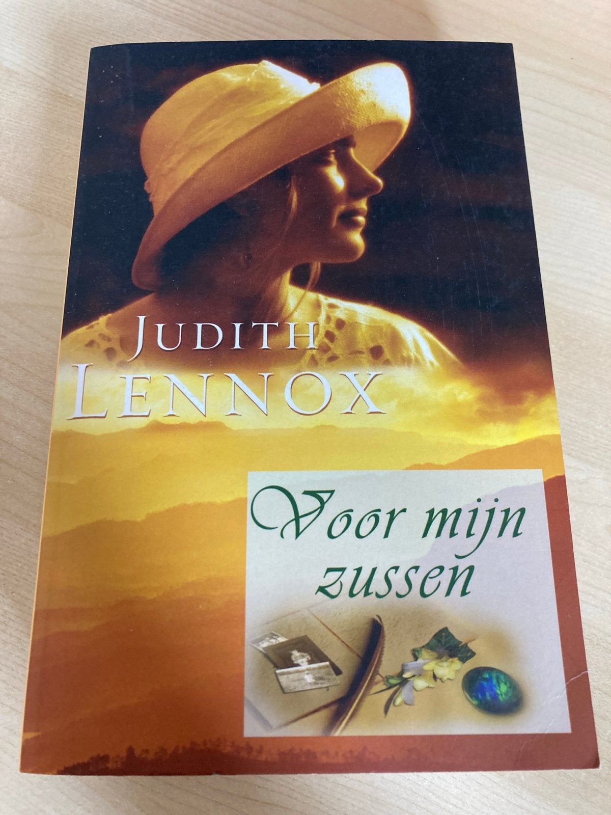 Judith Lennox - Voor mijn zussen (roman), Ophalen of Verzenden, Zo goed als nieuw, Nederland