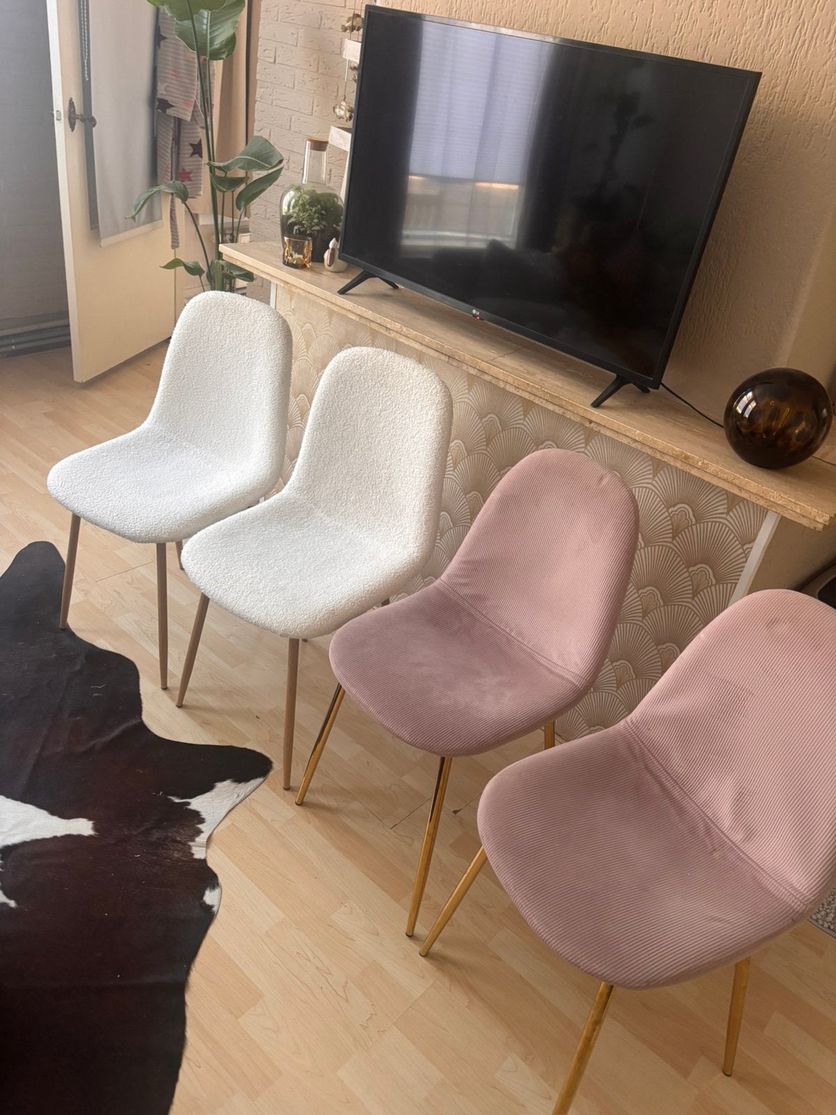 Wit teddy/ roze velvet stoelen, Huis en Inrichting, Stoelen, Ophalen, Zo goed als nieuw, Wit, Twee