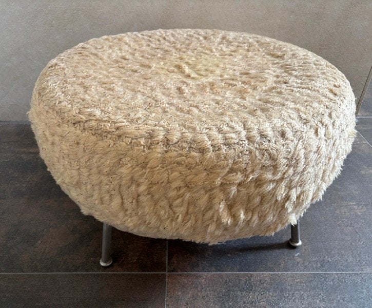 Vintage schapenwollen poef + lederen hoes., Ophalen, Gebruikt, Leer, 50 tot 75 cm
