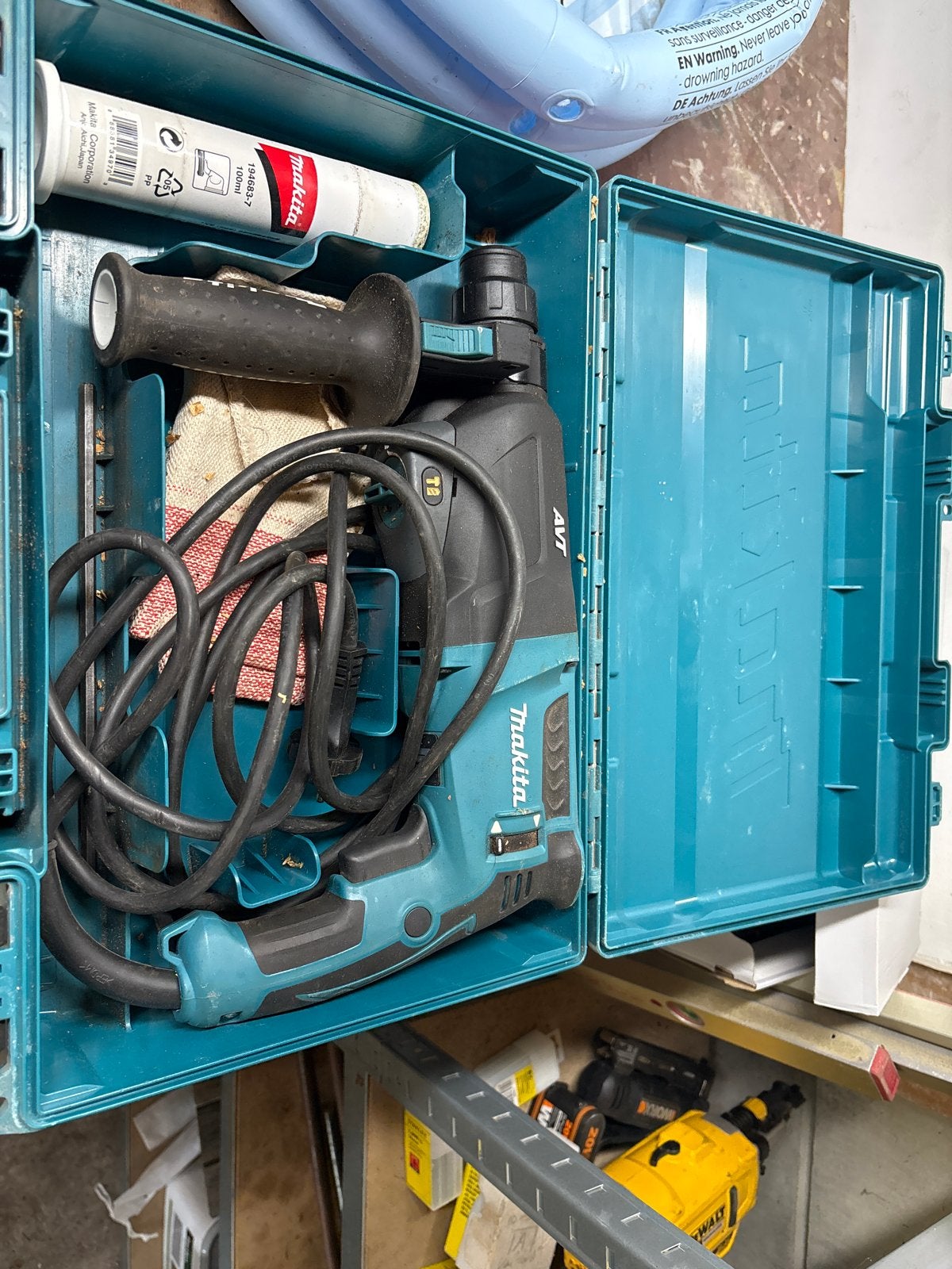 Makita HR2601 Boorhamer met AVT - Zo goed als nieuw, Ophalen, 600 watt of meer, Boor- en/of Breekhamer, Zo goed als nieuw