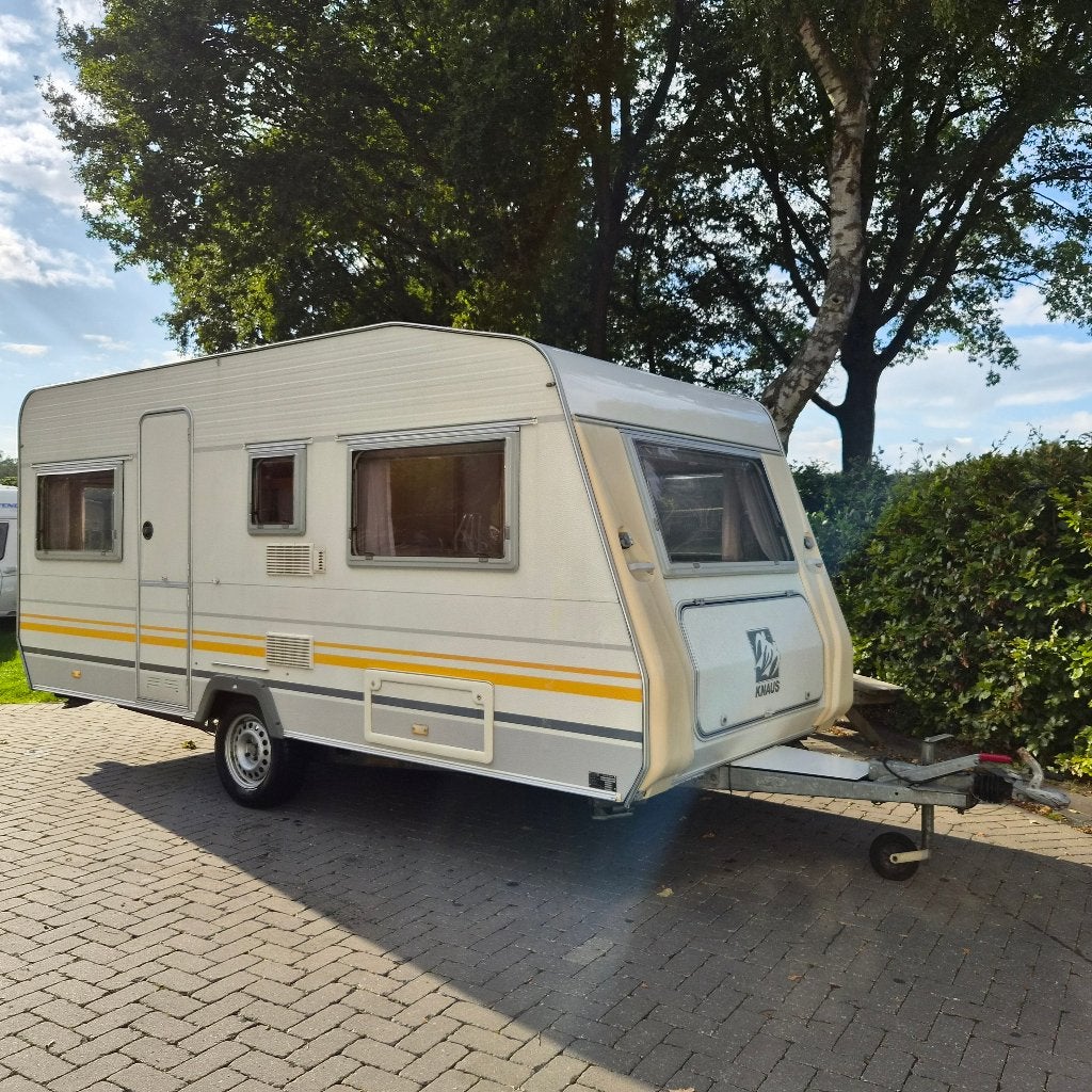 Knaus Country 450 TU | Voortent + luifel | Licht gewicht, Dwarsbed, Bedrijf, Treinzit, 4 tot 5 meter