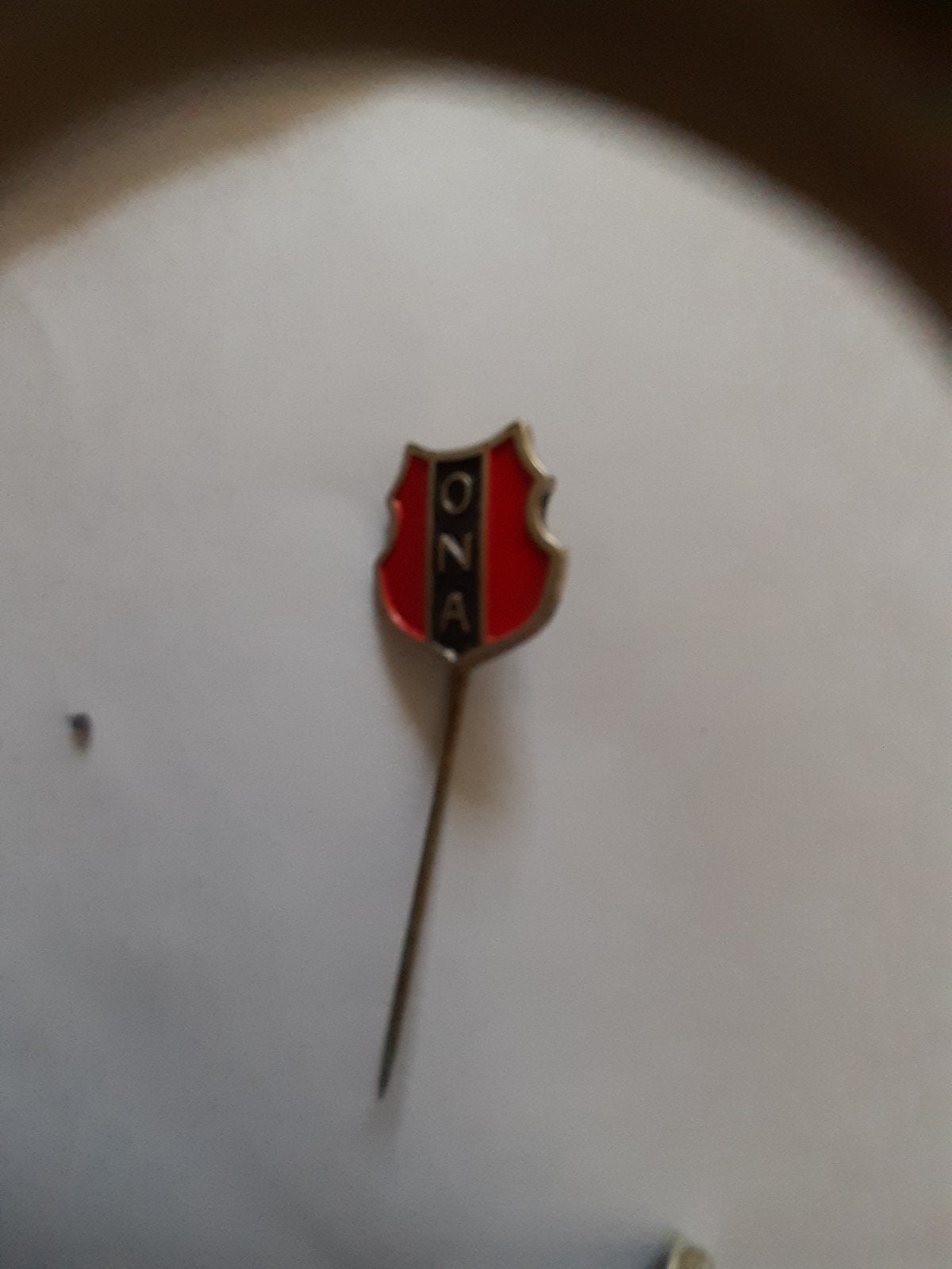 Speldje ONA, Ophalen of Verzenden, Zo goed als nieuw, Sport, Speldje of Pin