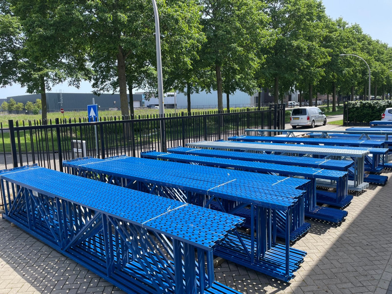 Diverse Palletstellingen blauw en verzinkt, Ophalen