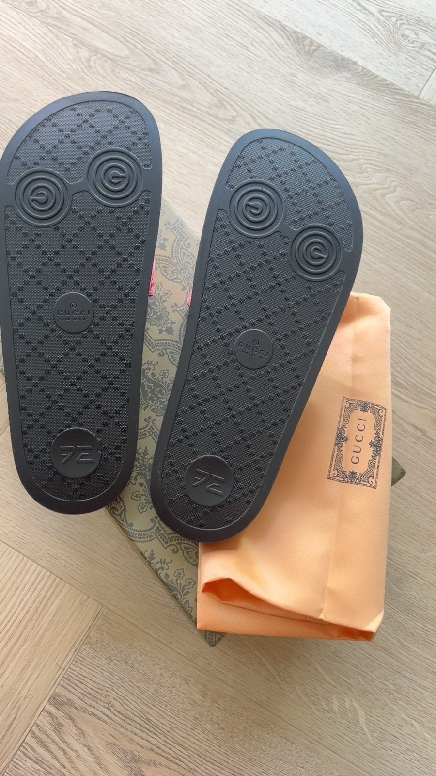 Gucci 43, Ophalen of Verzenden, Zo goed als nieuw, Zwart
